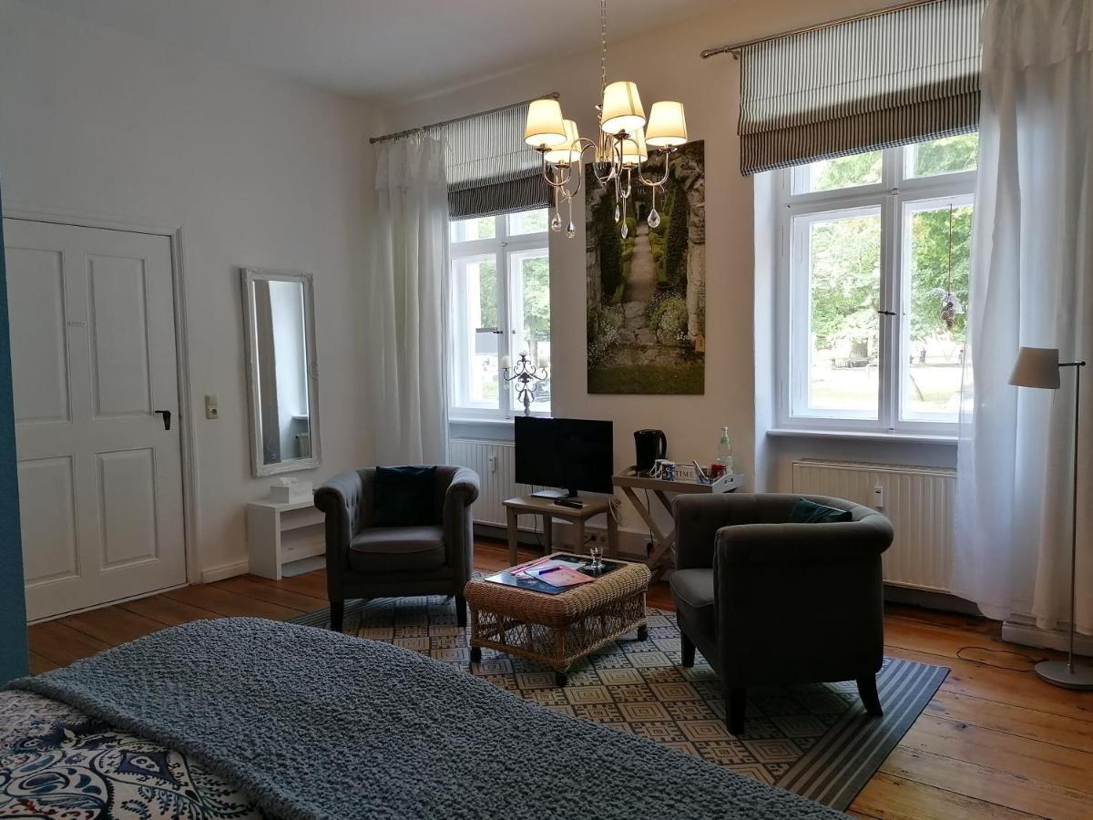 Bed&Breakfast Wagner im Alten Pfarrhaus Neuruppin Exterior foto