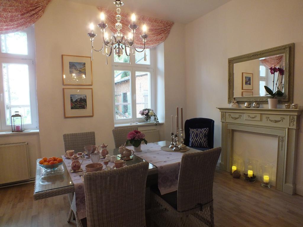 Bed&Breakfast Wagner im Alten Pfarrhaus Neuruppin Exterior foto