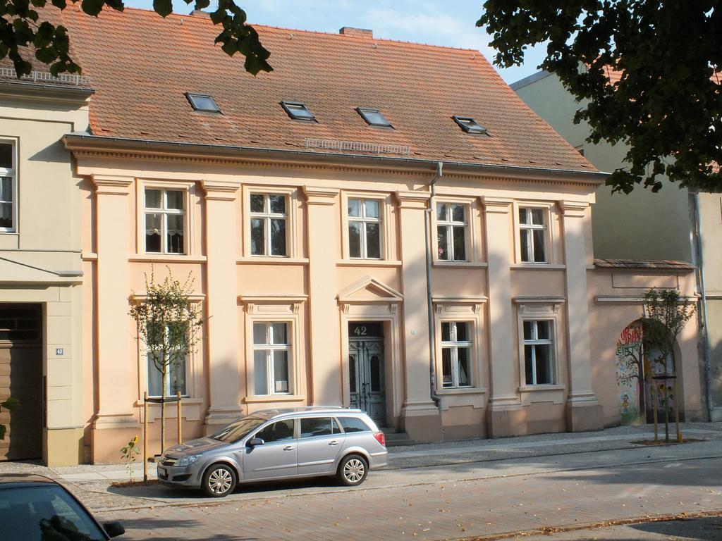 Bed&Breakfast Wagner im Alten Pfarrhaus Neuruppin Exterior foto