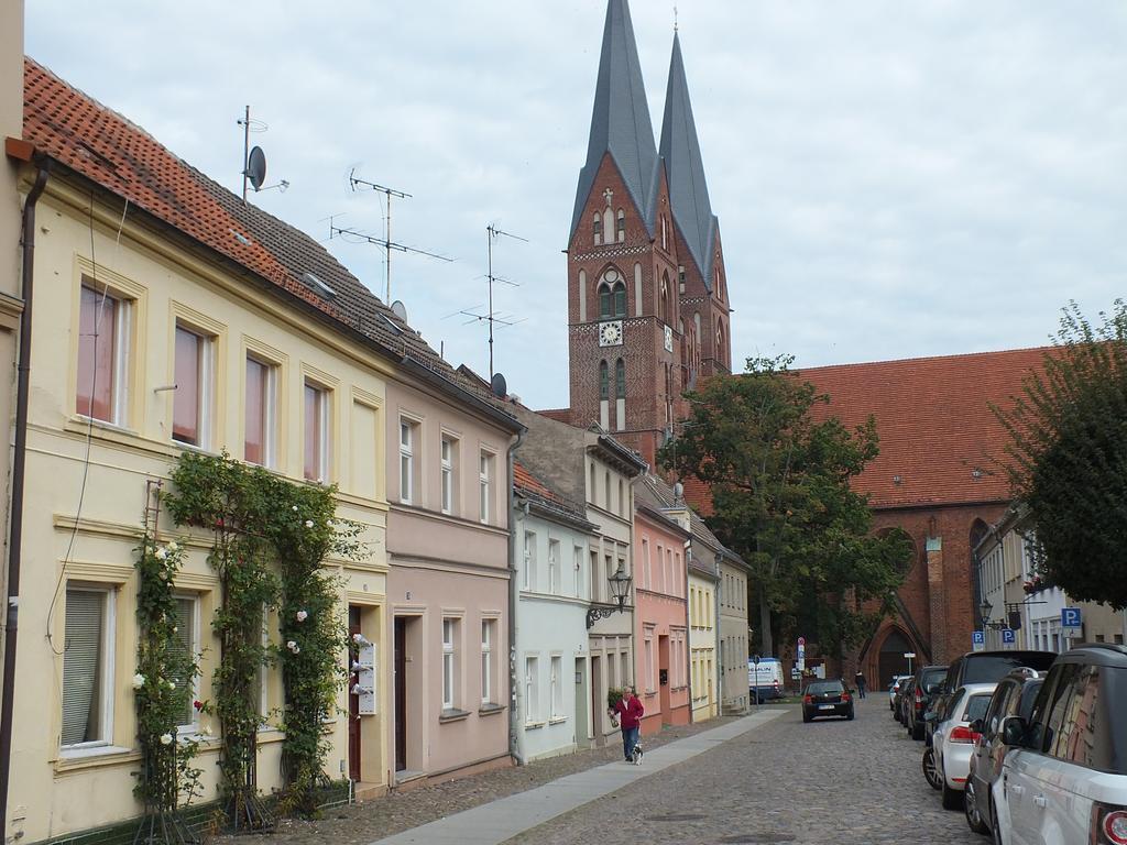Bed&Breakfast Wagner im Alten Pfarrhaus Neuruppin Exterior foto